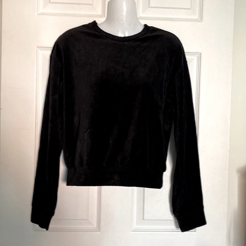 🆕 H&M Black Ribbed Velour Sweater!   Brand New!!! Size XS